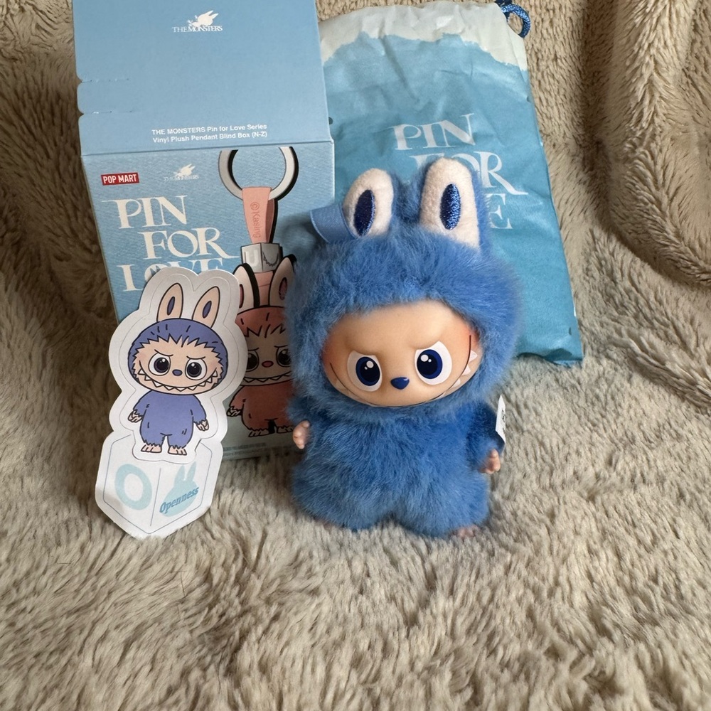 Pin for Love LABUBU confirmed O blue